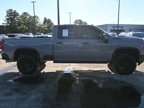 Used 2024 Chevrolet Silverado 2500 ZR2 w/ Technology Package image 6