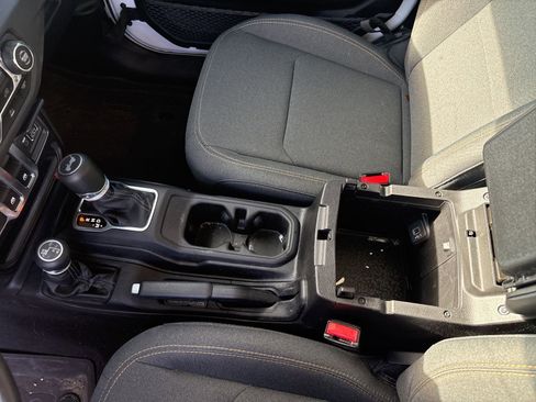 Used 2025 Jeep Wrangler Sport AWD/4WD image 23