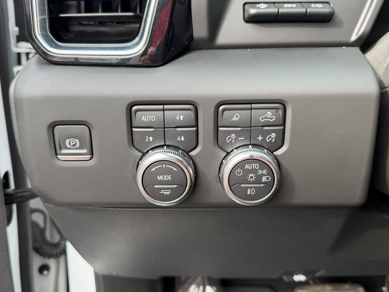Used 2024 GMC Sierra 1500 Denali w/ Technology Package AWD/4WD image 31