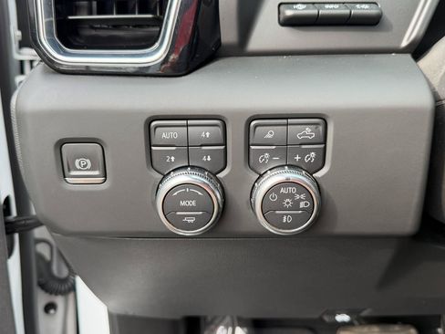 Used 2024 GMC Sierra 1500 Denali w/ Technology Package AWD/4WD image 31