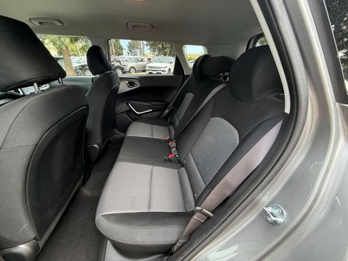 Used 2025 Kia Soul LX w/ LX Technology Package FWD image 22