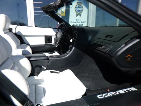 Used 1992 Chevrolet Corvette Convertible image 11