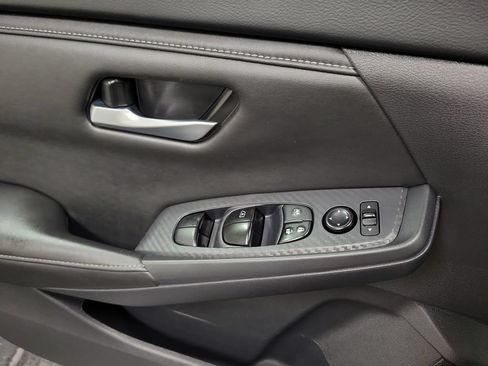Used 2025 Nissan Sentra SV FWD image 19