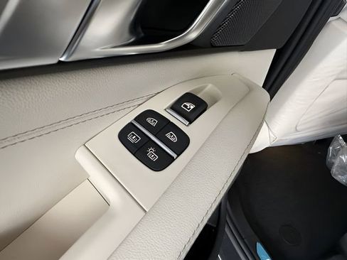Used 2026 BMW X7 xDrive40i w/ M Sport Package AWD/4WD image 20