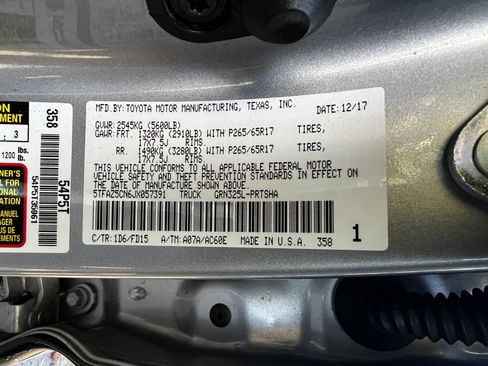 Used 2018 Toyota Tacoma TRD Sport w/ Technology Package image 19