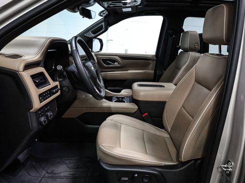 Used 2023 Chevrolet Suburban Premier w/ Premium Package 2 image 21