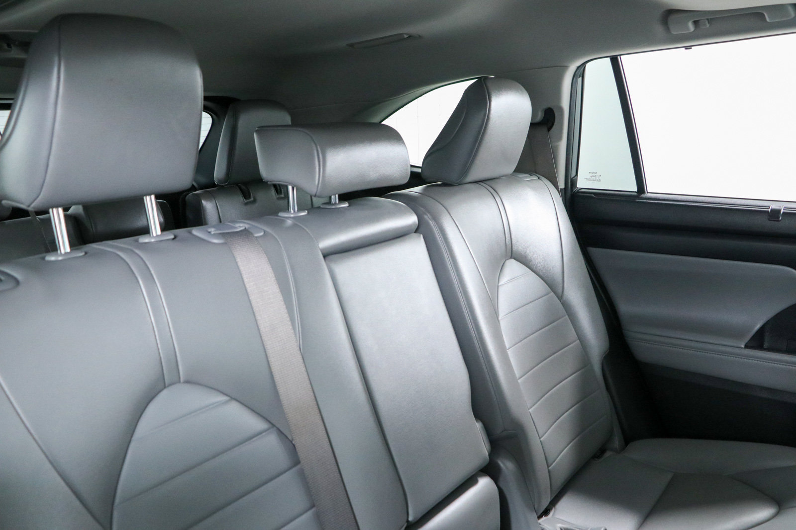 Used 2022 Toyota Highlander XLE FWD image 29