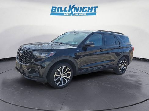 Used 2025 Ford Explorer ST-Line image 1