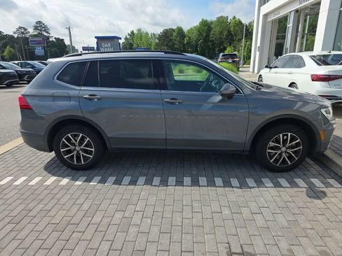 Used 2019 Volkswagen Tiguan SE w/ Panoramic Sunroof Package AWD/4WD image 5