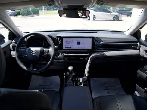 Used 2025 Toyota Camry XLE FWD image 10