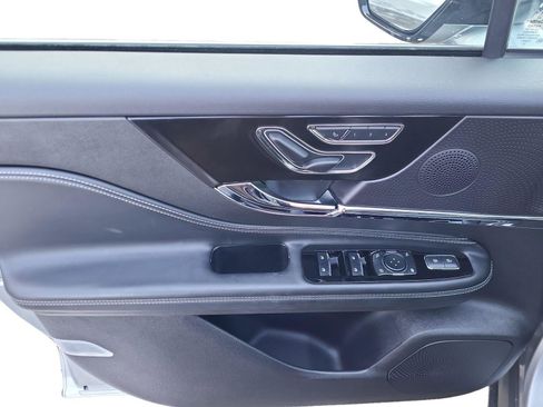 Used 2024 Lincoln Corsair Reserve w/ Towing Package image 9