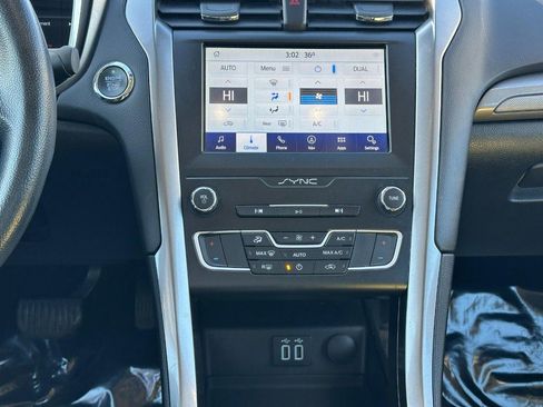 Used 2019 Ford Fusion SE image 13