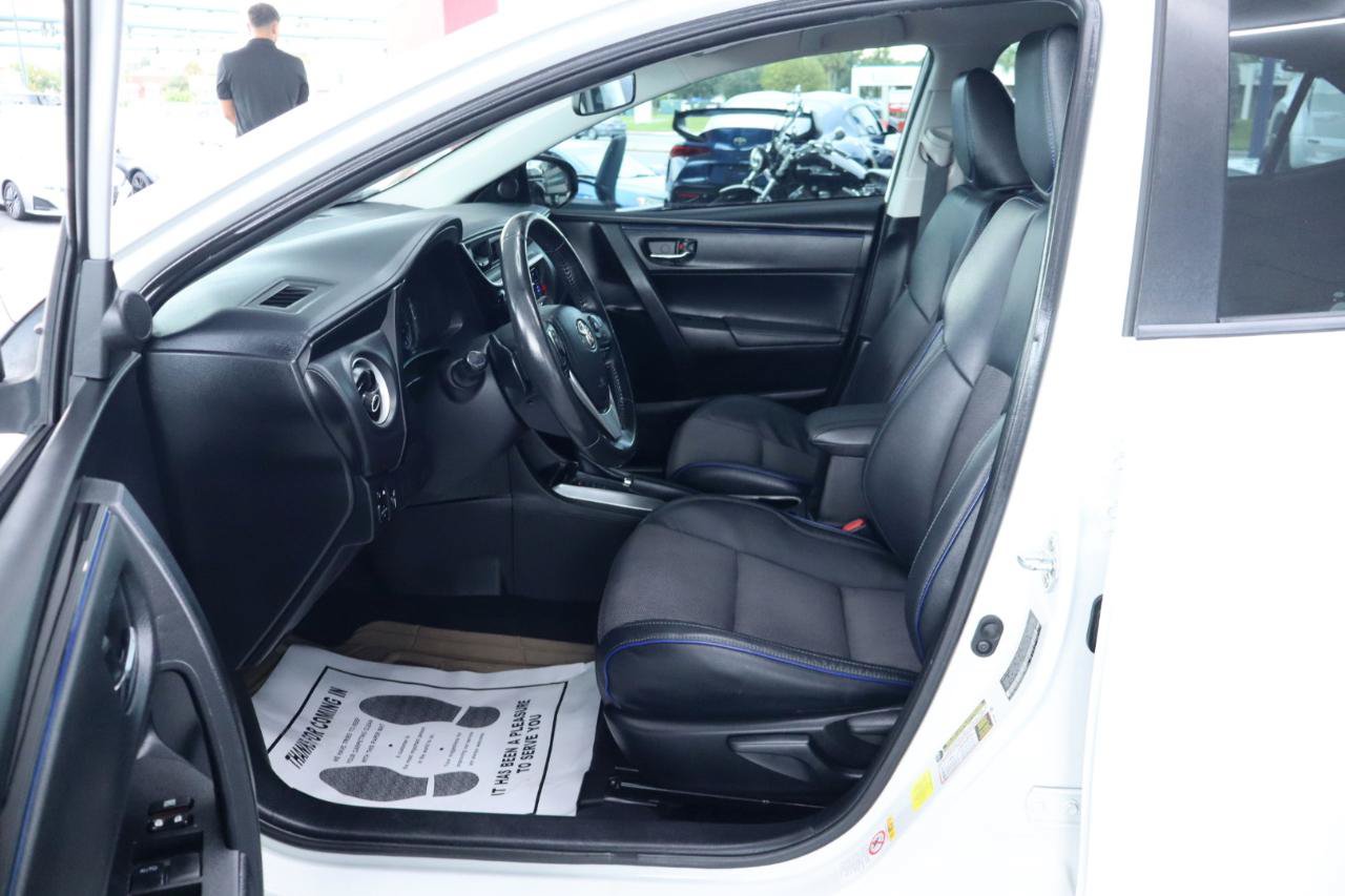 Used 2018 Toyota Corolla SE FWD image 15