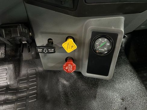 Certified 2022 Ford F750 2WD Regular Cab Super Duty image 17