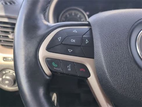 Used 2015 Jeep Cherokee Limited image 24