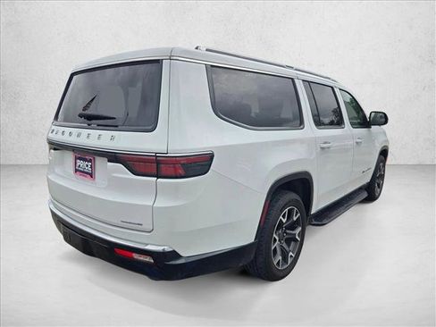Used 2024 Jeep Wagoneer L Series III w/ Flexible Seating Group AWD/4WD image 5