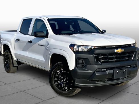 Used 2025 Chevrolet Colorado W/T w/ WT Custom Package image 2