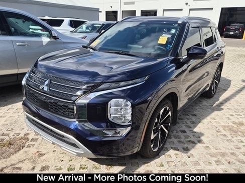 Used 2022 Mitsubishi Outlander SEL image 3