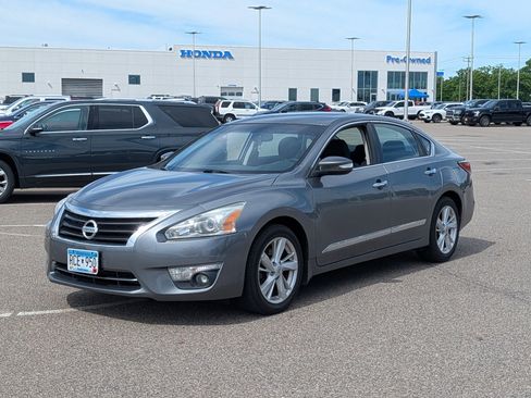 Used 2015 Nissan Altima 2.5 SV w/ Convenience Package FWD image 2