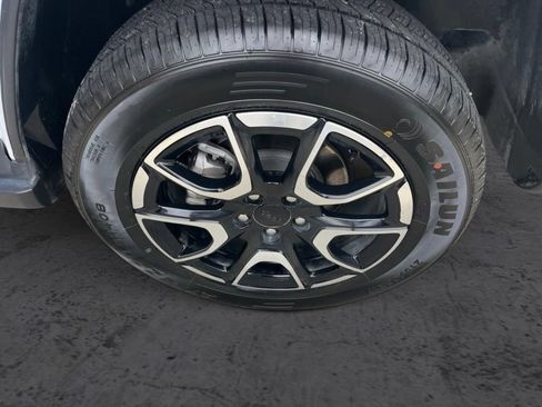 Used 2024 Jeep Compass Trailhawk AWD/4WD image 35