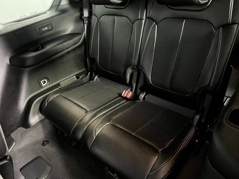 Used 2024 Jeep Grand Cherokee L Limited w/ Luxury Tech Group II image 27