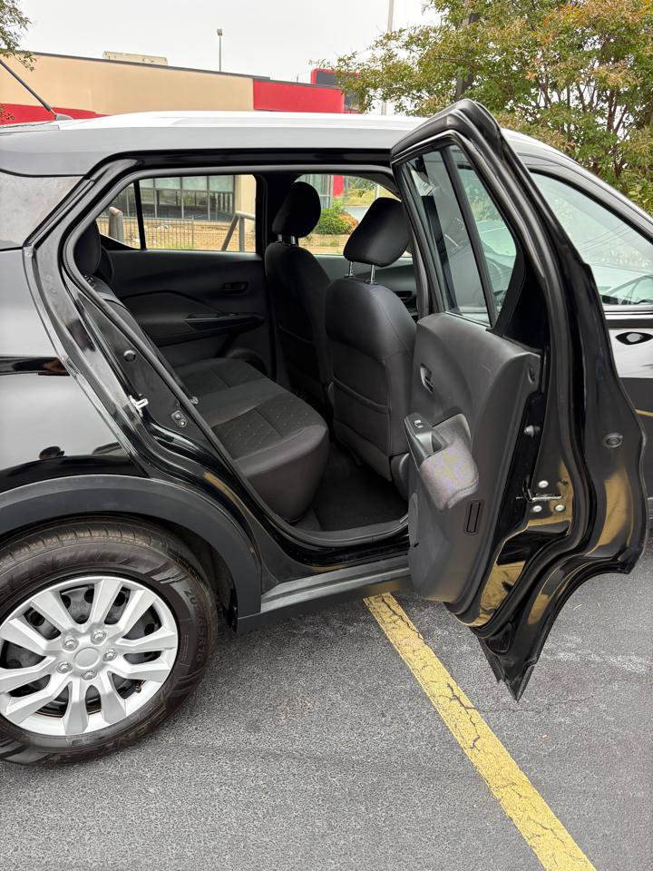 Used 2019 Nissan Kicks S FWD image 13
