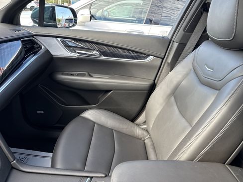 Used 2025 Cadillac XT6 Premium Luxury image 22