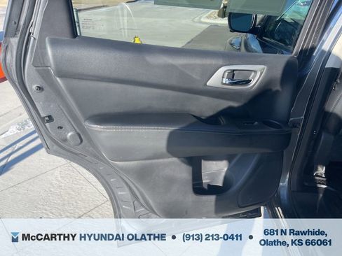 Used 2019 Nissan Pathfinder SL image 23