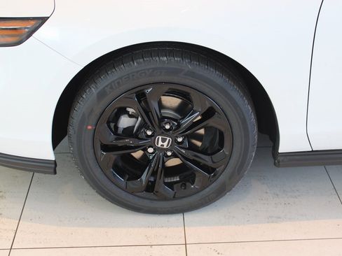 New 2025 Honda Accord SE image 4