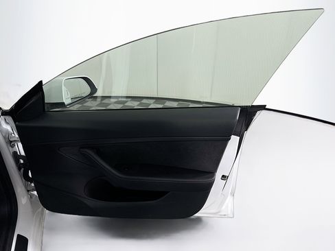 Used 2021 Tesla Model 3 Standard Range Plus image 31