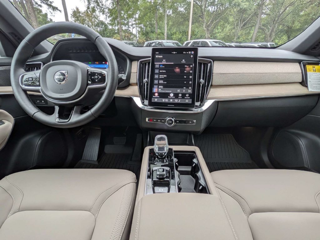 New 2027 Volvo XC90 T8 Plus AWD/4WD image 15