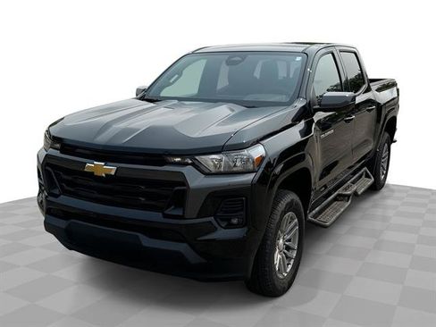 Certified 2024 Chevrolet Colorado LT w/ LT Convenience Package AWD/4WD image 1