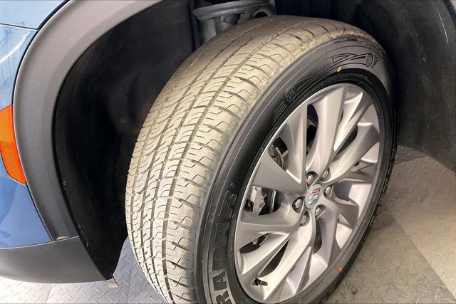 Used 2025 Buick Enclave Preferred AWD/4WD image 33