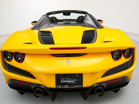 Certified 2022 Ferrari F8 Tributo RWD image 21