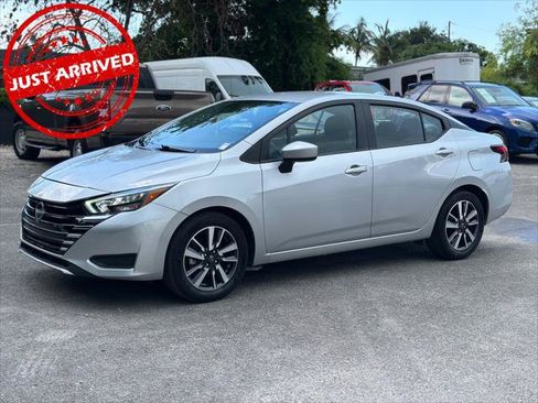 Used 2025 Nissan Versa SV FWD image 2
