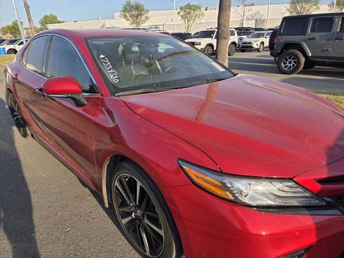 Used 2019 Toyota Camry XSE image 8