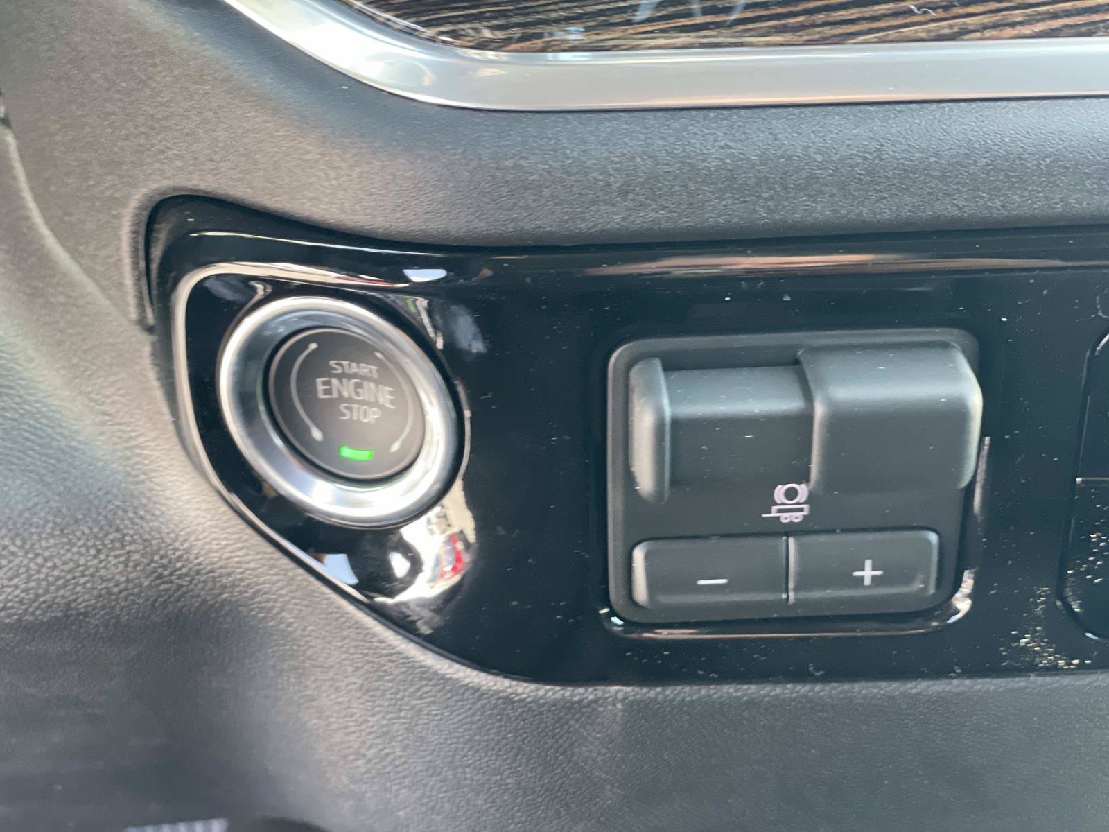 New 2026 GMC Sierra 2500 SLE w/ Preferred Package AWD/4WD image 18