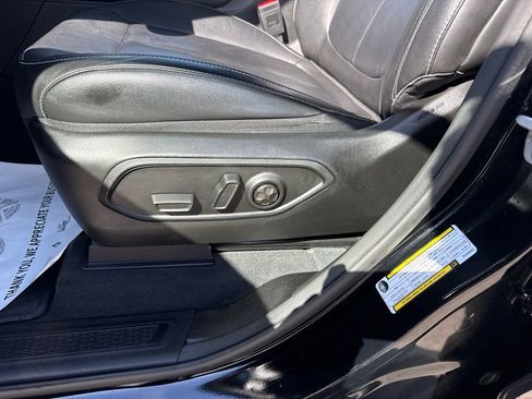 Used 2023 Jeep Grand Cherokee Limited AWD/4WD image 3