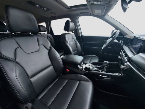 Used 2025 Kia Telluride S AWD/4WD image 35