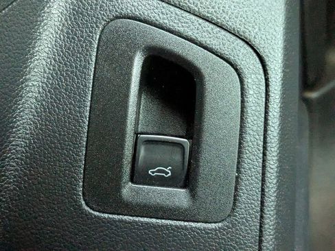 Used 2021 Volkswagen Atlas SE image 30