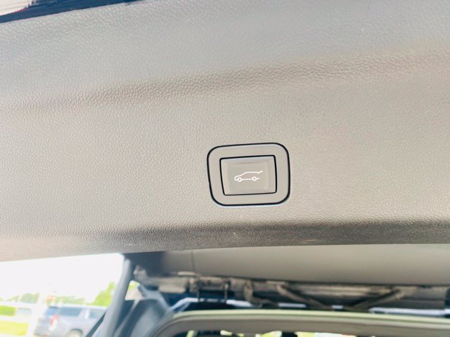 Used 2025 Chevrolet Tahoe LT RWD image 10