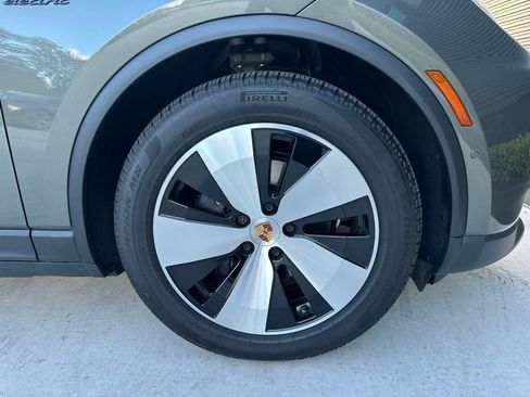 Certified 2025 Porsche Macan Electric image 15