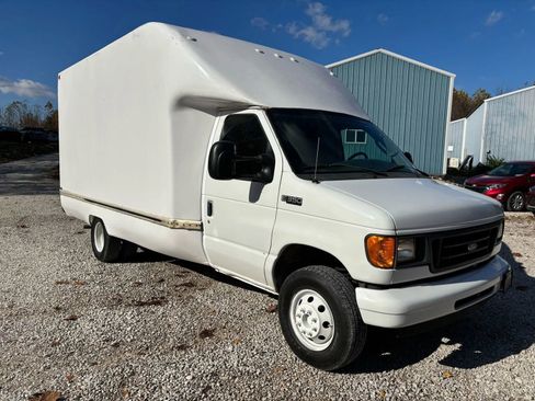 Used 2003 Ford E-350 and Econoline 350 Super Duty image 12