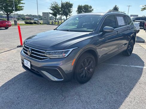 Used 2024 Volkswagen Tiguan SE AWD/4WD image 12