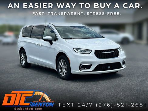 Used 2023 Chrysler Pacifica Touring-L AWD/4WD image 1