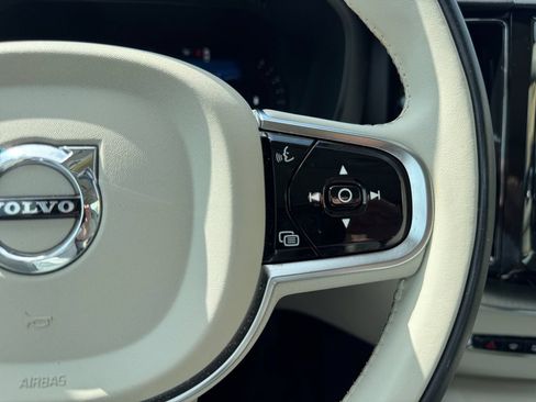 Certified 2024 Volvo XC60 B5 Plus w/ Climate Package AWD/4WD image 18