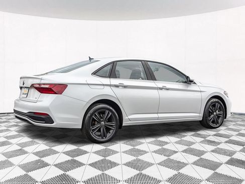 Used 2023 Volkswagen Jetta SE w/ Panoramic Sunroof Package FWD image 10