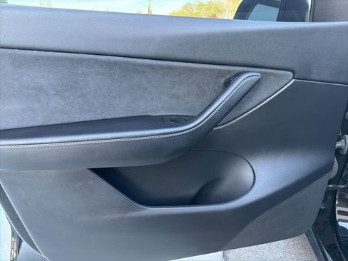 Used 2021 Tesla Model Y Long Range image 21