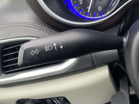 Used 2018 Chrysler Pacifica Limited w/ Tire & Wheel Group image 21