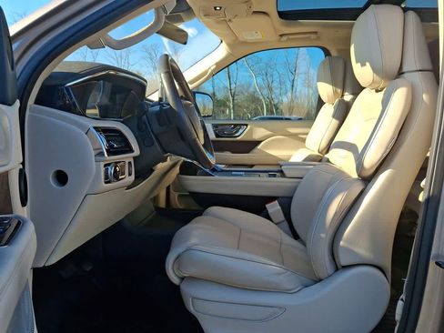 Used 2019 Lincoln Navigator Reserve image 17